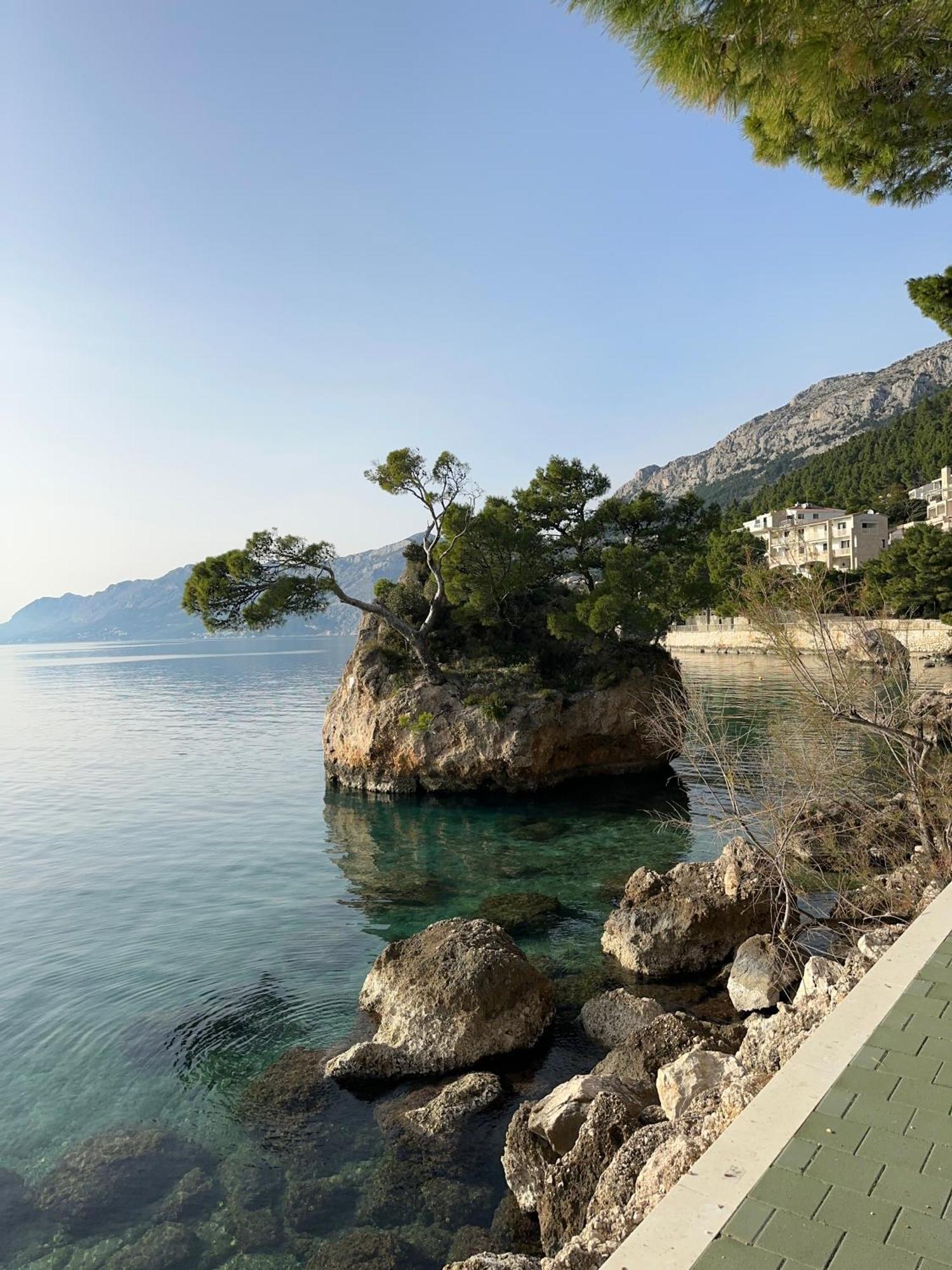 Apartment Tri Sunca Baska Voda Bagian luar foto