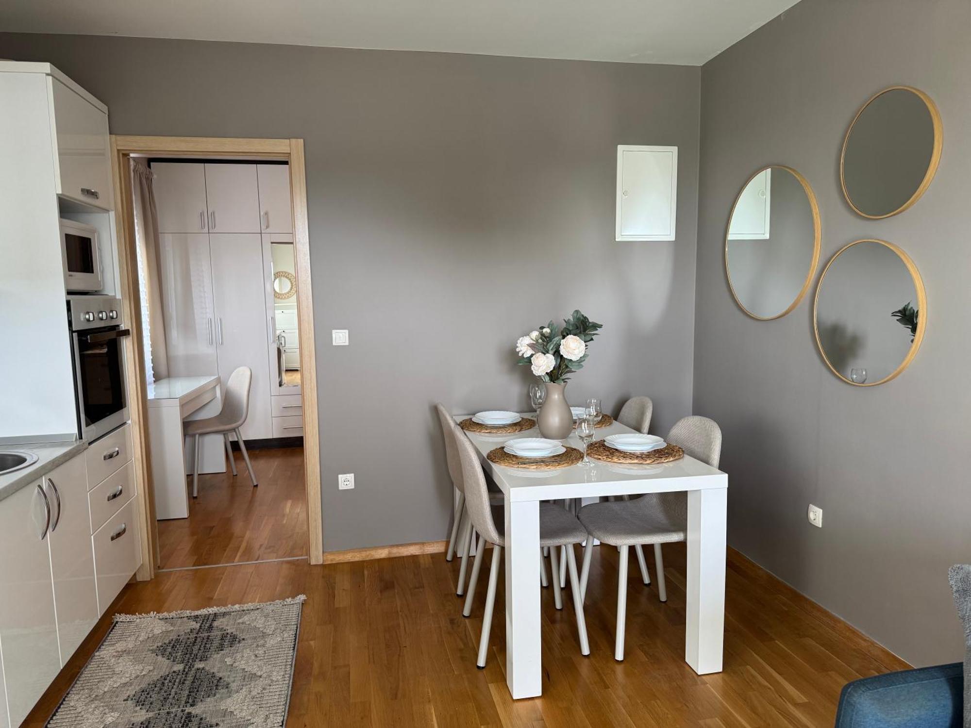 Apartment Tri Sunca Baska Voda Bagian luar foto