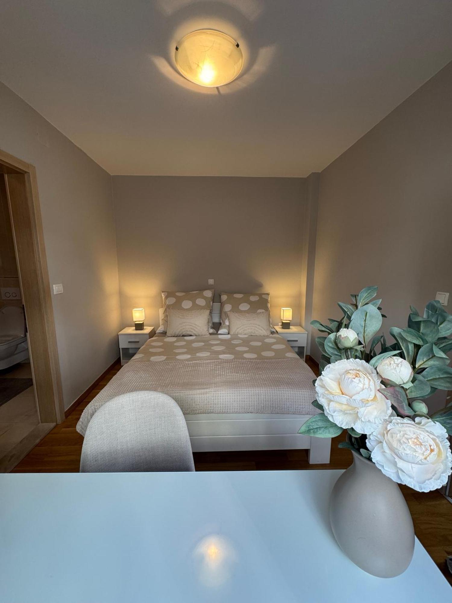 Apartment Tri Sunca Baska Voda Bagian luar foto