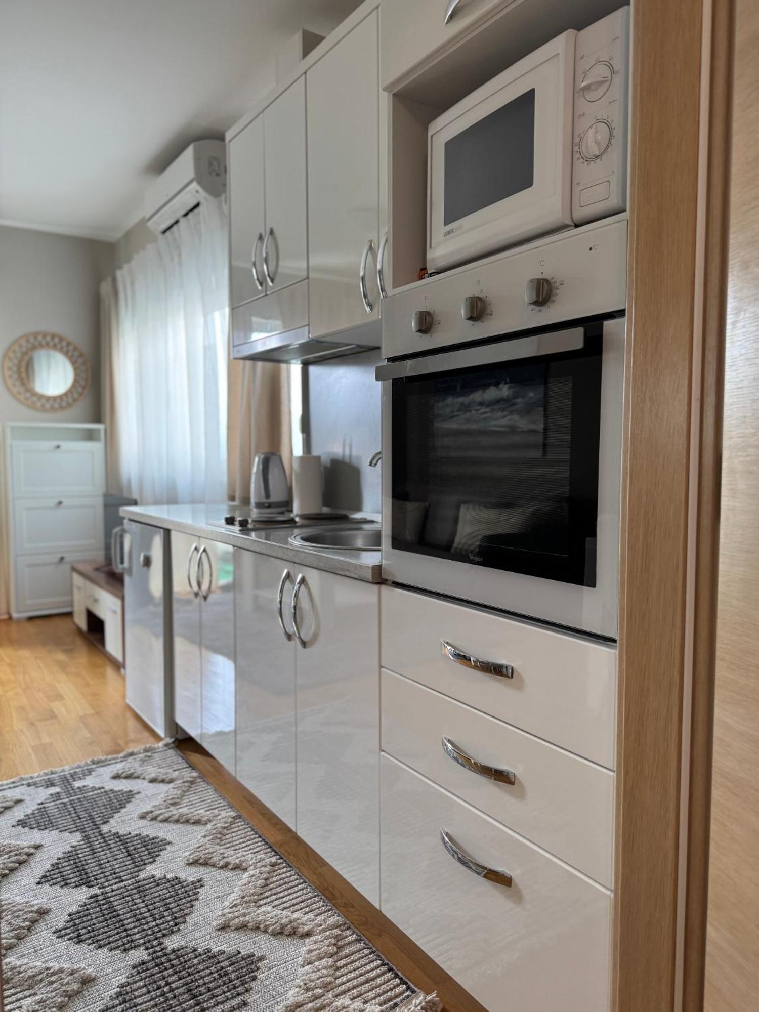 Apartment Tri Sunca Baska Voda Bagian luar foto